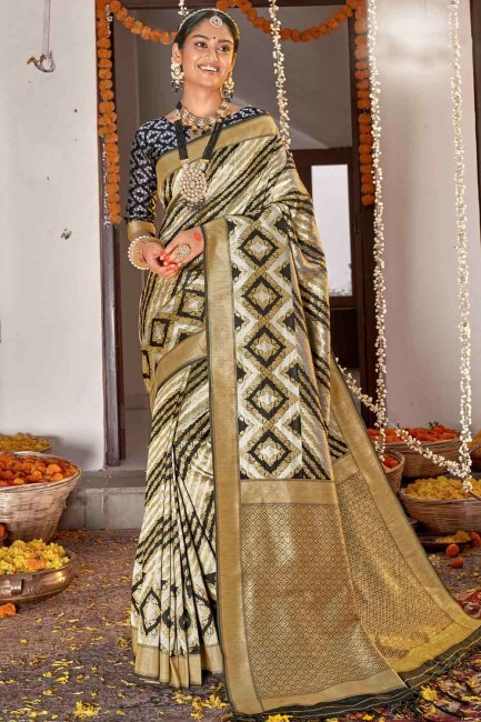 Classy Banarasi raw Silk Banarasi Saree in Black with Weaving