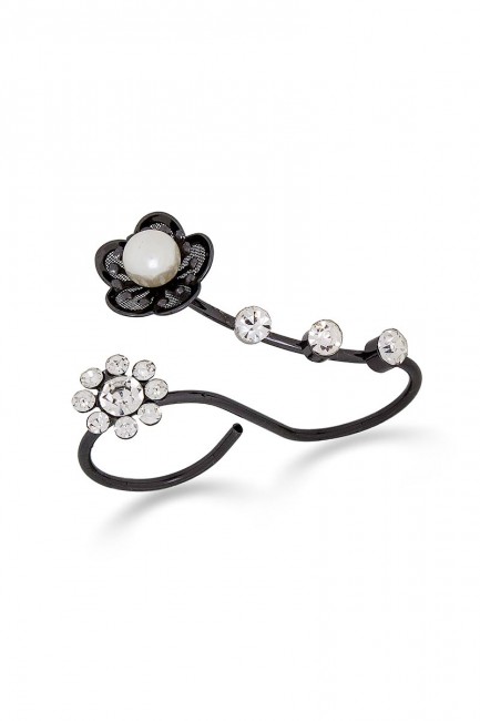 American Daimond & Pearl Black & white Ring